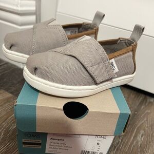 Tom’s slip ons- size 5 baby/infant